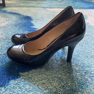 DSW patent black pumps